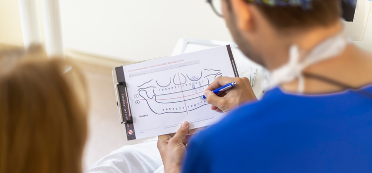 Implantatsbesprechung Zahnklinik Dreiländereck Rheinfelden